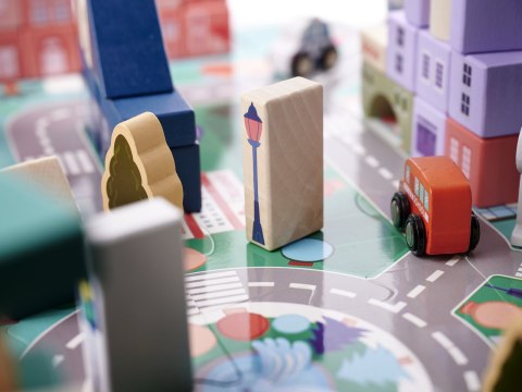 Klocki drewniane edukacyjne miasto puzzle 135 el. Klocki drewniane edukacyjne miasto puzzle 135 el.