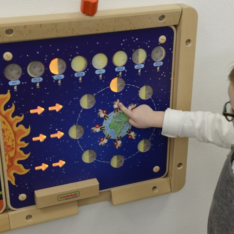 Drewniana tablica edukacyjna – fazy Księżyca Montessori Drewniana tablica edukacyjna – fazy Księżyca Montessori