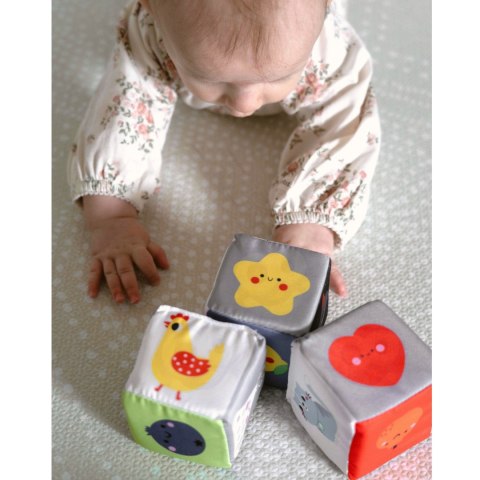 Drewniany edukacyjny box Montessori 6w1 – sensoryczna walizka dla niemowląt