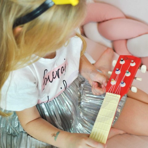 Drewniana gitara akustyczna dla dzieci – pierwsza gitara muzyczna dla małego artysty