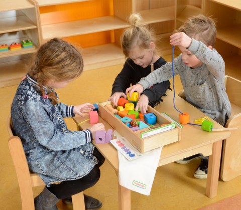 Drewniana nawlekanka Montessori – duży zestaw do sznurowania Drewniana nawlekanka Montessori – duży zestaw do sznurowania