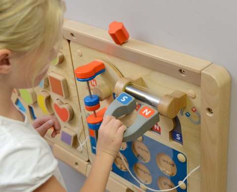 Tablica edukacyjna magnetyczna Montessori – nauka o przyciąganiu Tablica edukacyjna magnetyczna Montessori – nauka o przyciąganiu