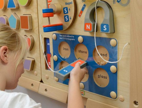 Tablica edukacyjna magnetyczna Montessori – nauka o przyciąganiu Tablica edukacyjna magnetyczna Montessori – nauka o przyciąganiu