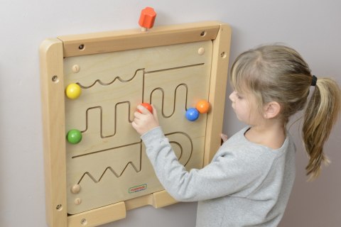 Drewniana tablica edukacyjna – labirynt Montessori