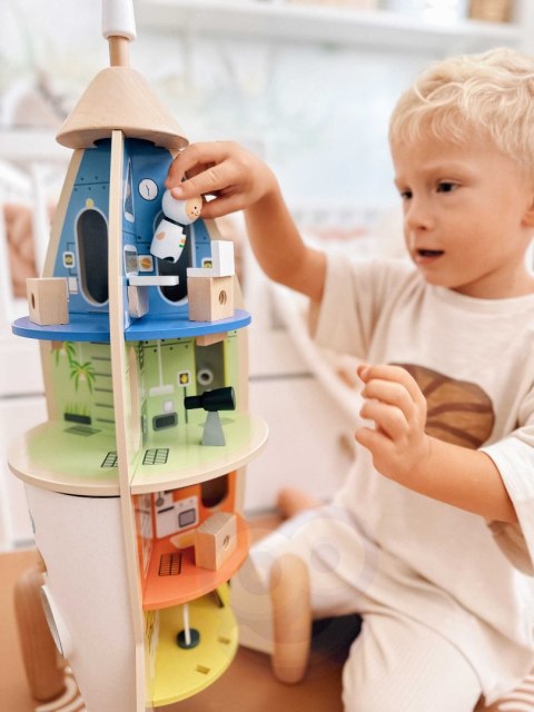 Drewniana rakieta – domek dla dzieci z figurkami i akcesoriami