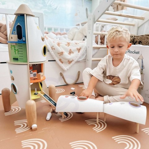 Drewniana rakieta – domek dla dzieci z figurkami i akcesoriami