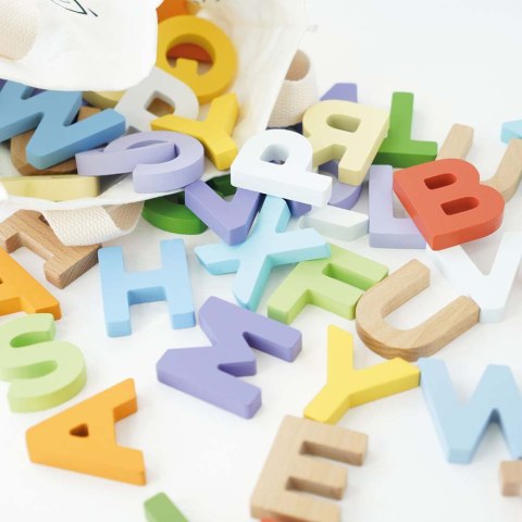 Drewniane literki – układanka edukacyjna dla dzieci Drewniane literki – układanka edukacyjna dla dzieci